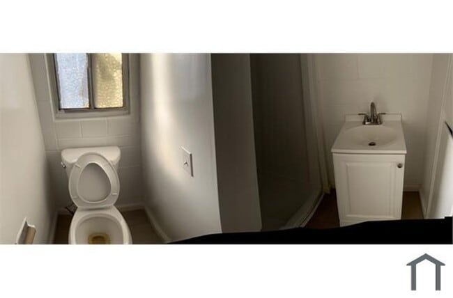 Building Photo - 1 Bedroom Duplex in Roseville Available Now