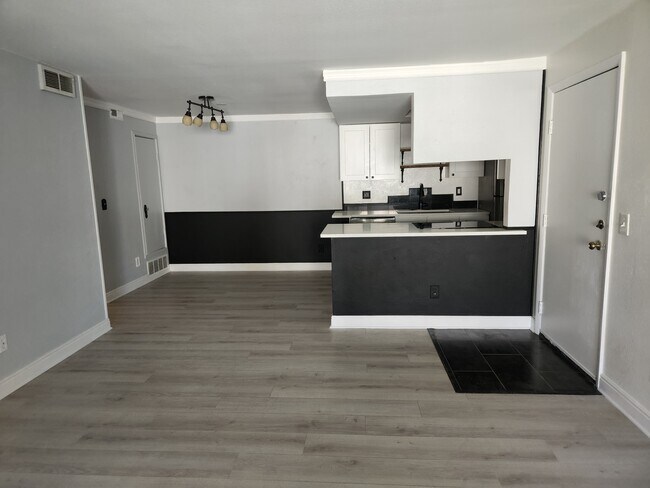 Dining area - 14161 E Jewell Ave