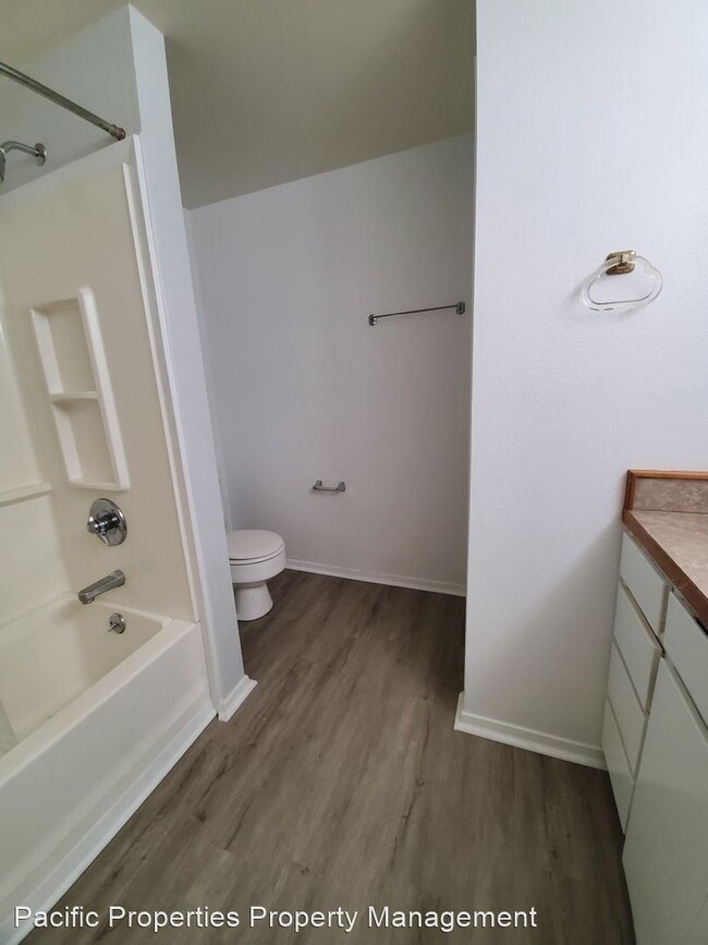 Building Photo - 2 br, 1 bath House - 500 N Lake Rd