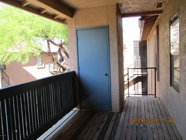 Foto del edificio - 8080 E Speedway Blvd