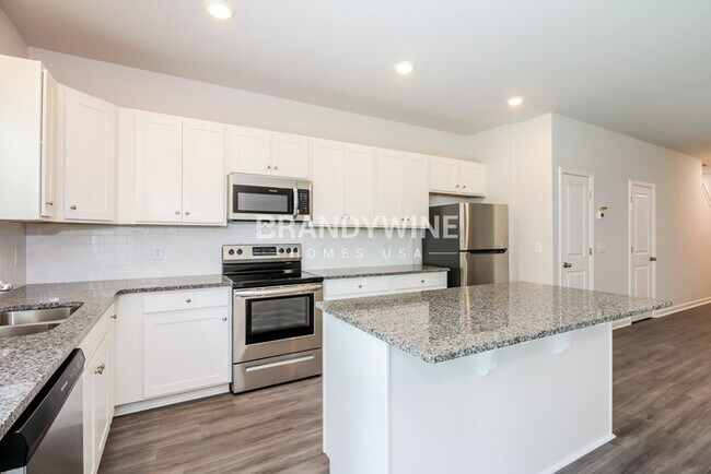 Building Photo - NEW LOWER RENTAL RATE LEASING SPECIAL: Rec...