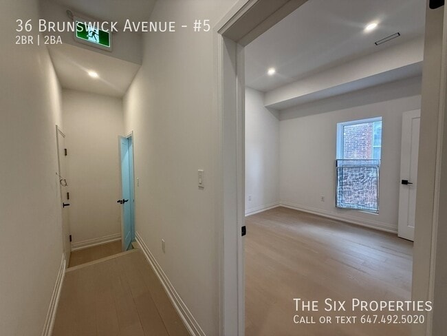 Building Photo - Brand New 2 Bedroom Top Floor Apartment in the Heart of Downtown
