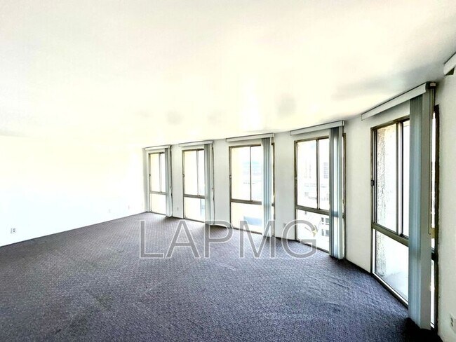 Foto del edificio - 800 W 1st St