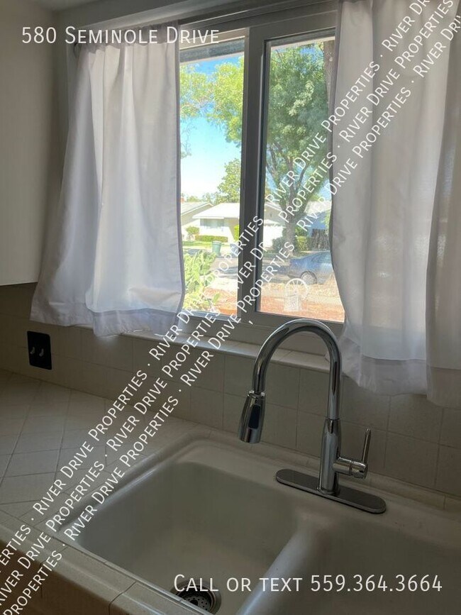 Foto del edificio - New To The Market With Pool