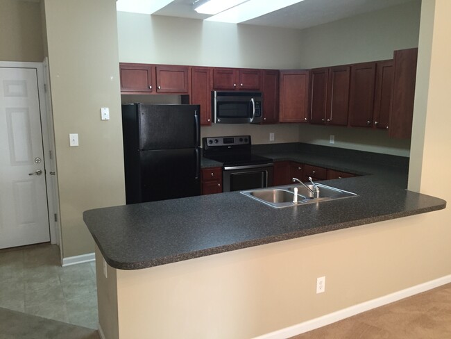 Foto del edificio - 2 bed, 2 bath, 2 car garage, ranch style t...