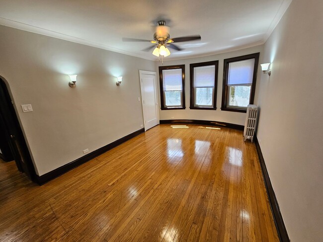 Building Photo - 4537 N Hamilton Ave