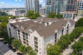 Building Photo - 1074 Peachtree Walk NE