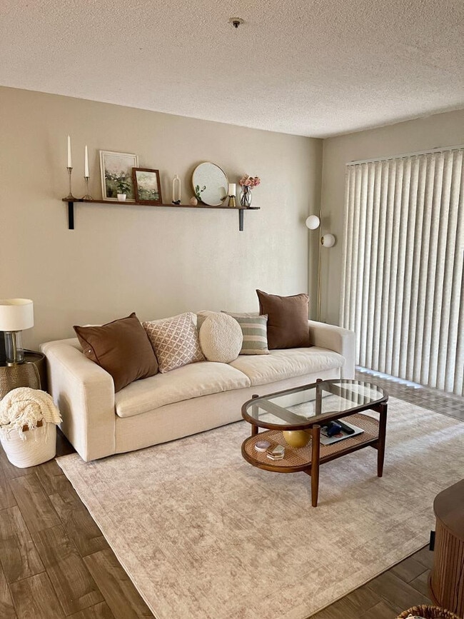 Foto del edificio - 10610 S 48th St