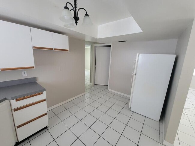 Foto del edificio - 5281 Bamboo Pl