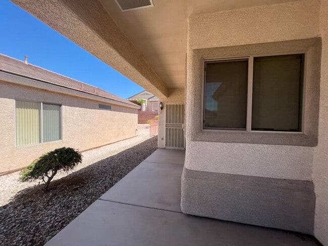 Building Photo - 55+ home in Sun City MacDonald Ranch - 2 b...
