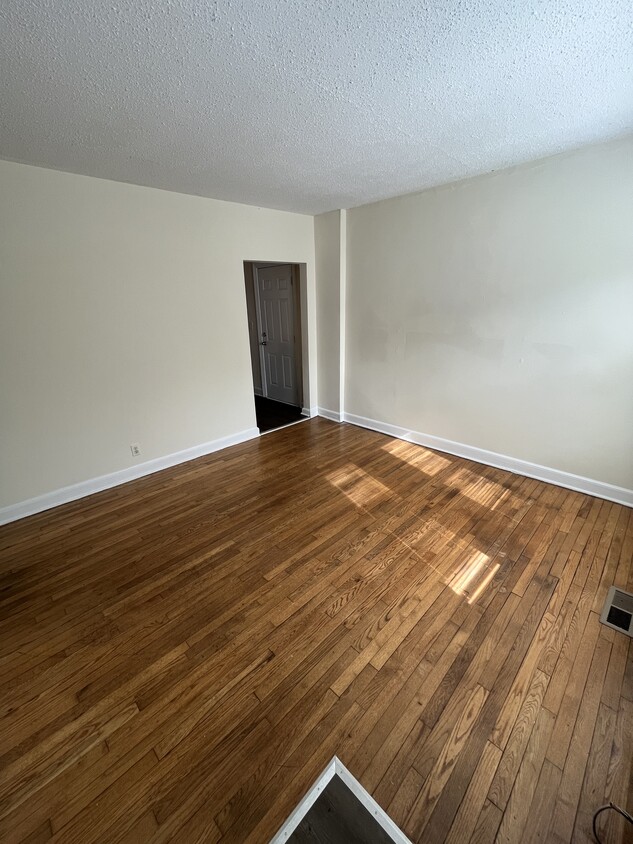 Primary Photo - 300 Chamberlain St