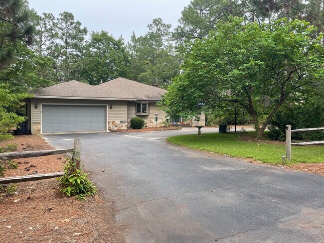 Building Photo - 105 Longleaf Rd