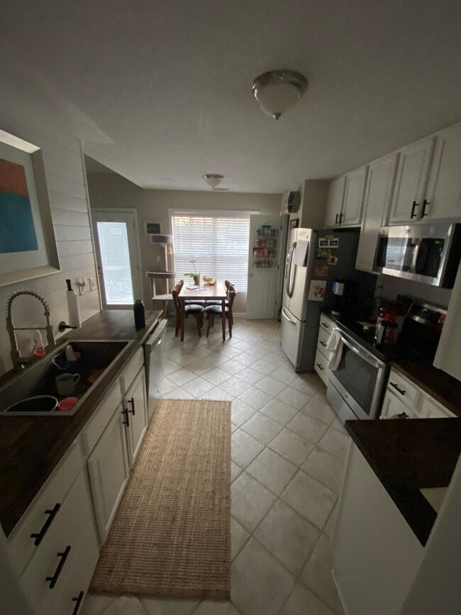 Building Photo - 61 Pebble Creek Dr