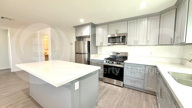 Foto del edificio - 3027 W Coronado Rd