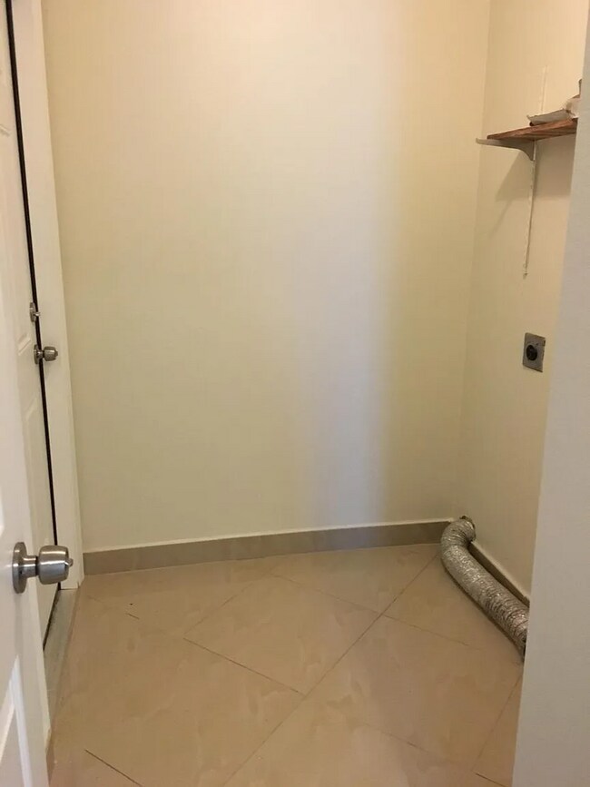 Building Photo - 4458 Dewey Dr