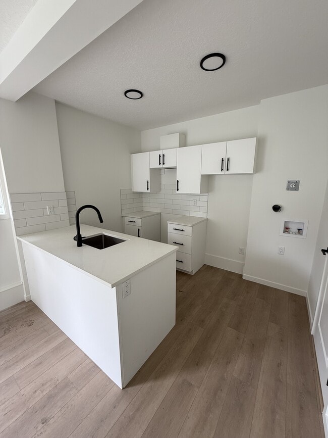 Building Photo - 10319-10140 140 St NW