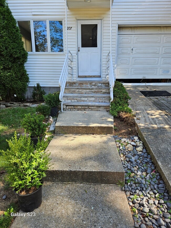 Building Photo - 207 Eylandt St