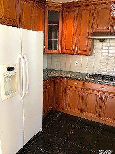 Foto del edificio - 246-08-246-60 60th Ave