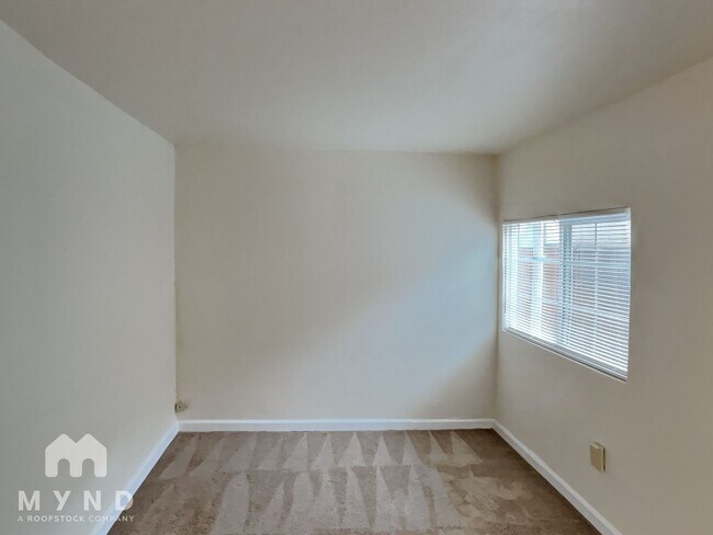 Foto del edificio - 1844 La Porte Ave