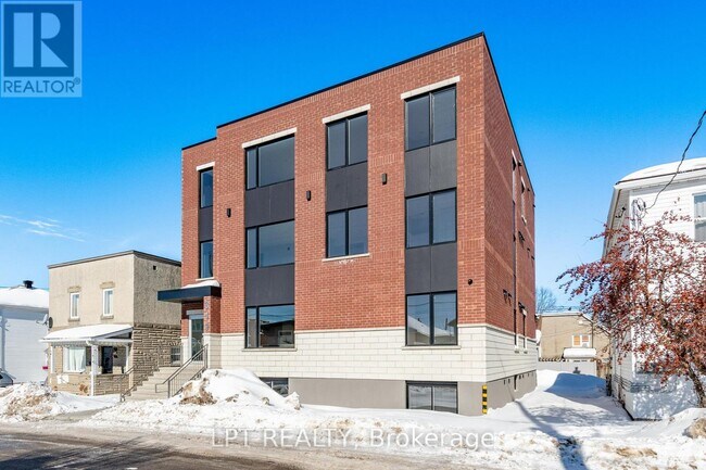 Building Photo - 319 Shakespeare St