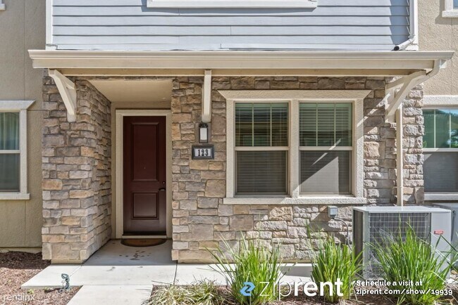 Building Photo - 3 br, 3.5 bath Townhome - 123 Branta Cmn, ...