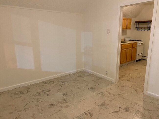 Building Photo - 813 7th St