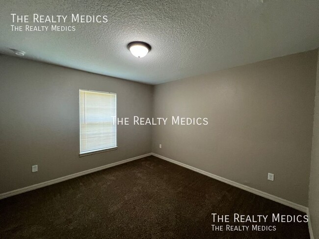 Building Photo - 325 Malauka Loop