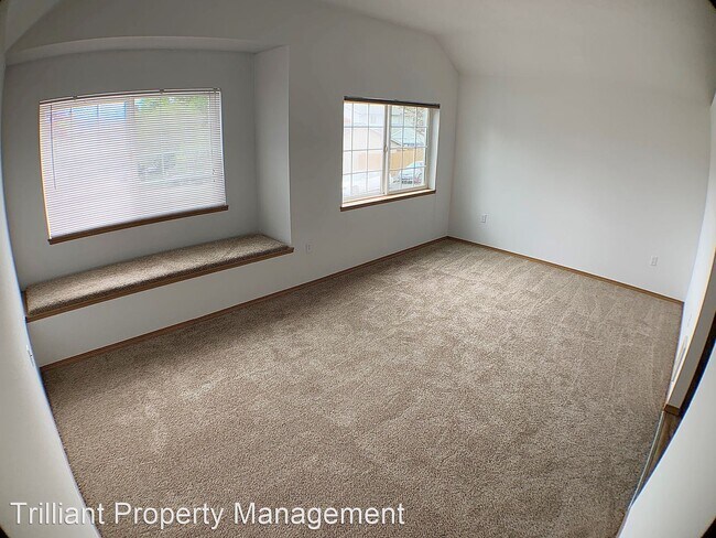 Building Photo - 5235-5237 Springcrest Dr S