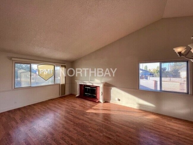 Building Photo - 829 Blackspur Dr