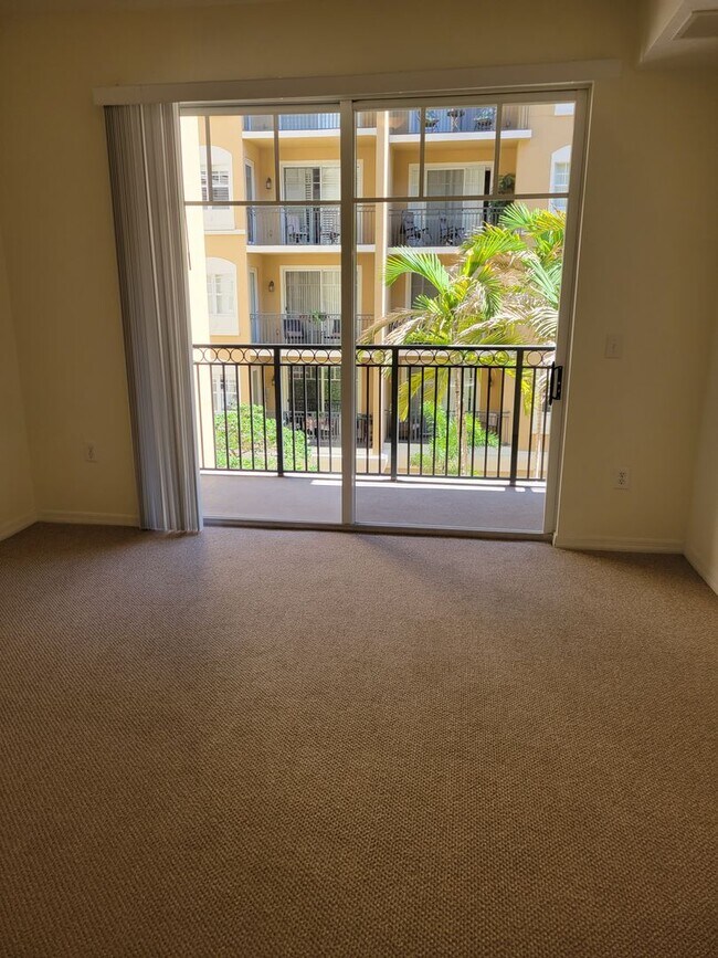 Foto del edificio - Annual unfurnished 2/2 luxury condo downto...