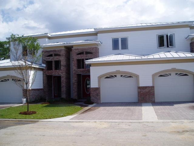Primary Photo - 115 SW Beal Pky