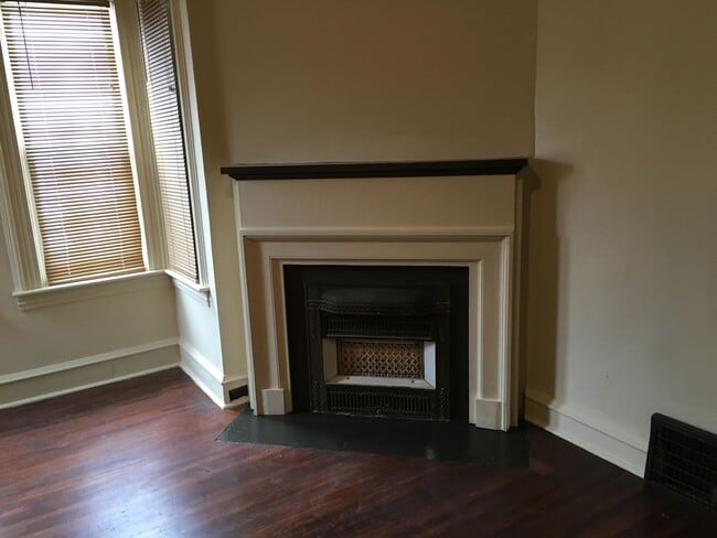 Building Photo - 427 Poplar St