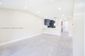 Building Photo - 9431 Boca Cove Cir