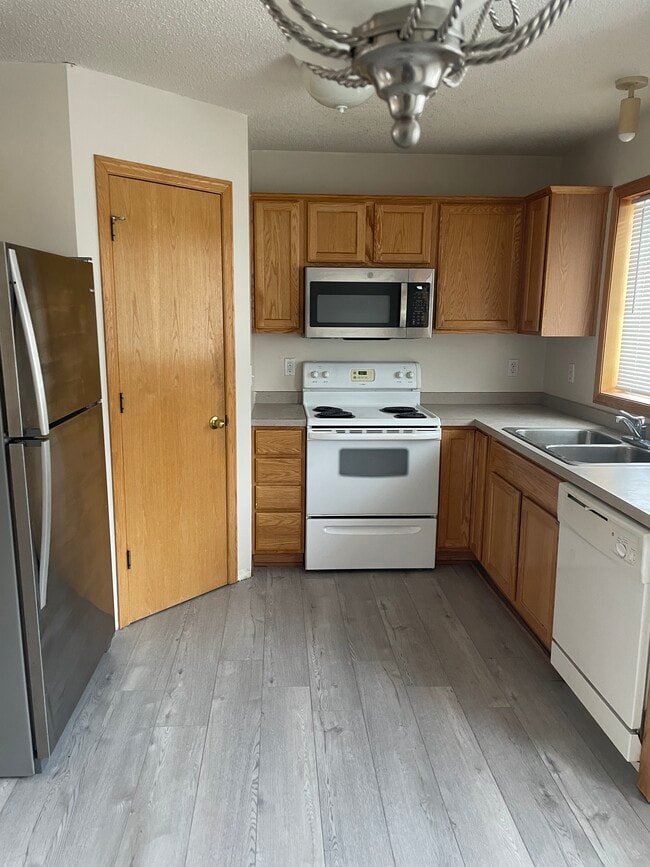 Building Photo - 312 Tanager Path