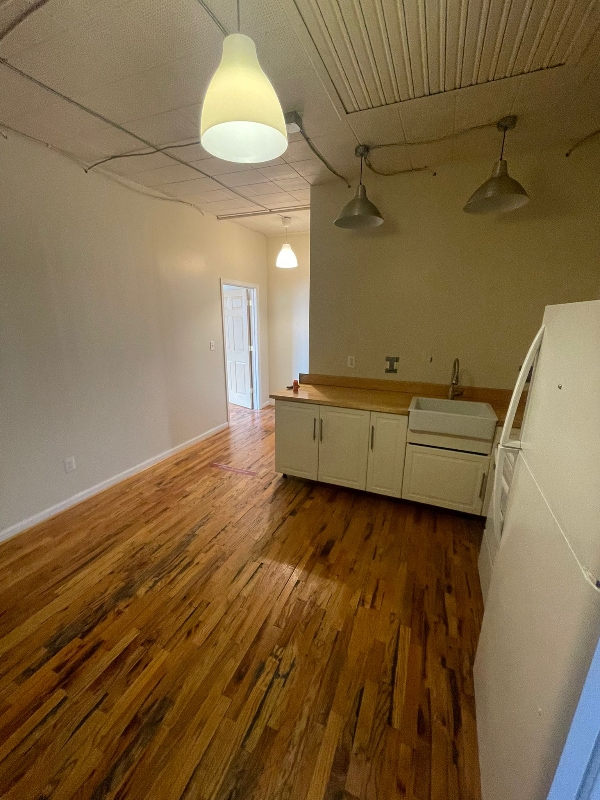 Building Photo - 1415 Kemper St