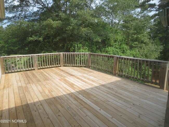 Building Photo - 8 Country Club Blvd