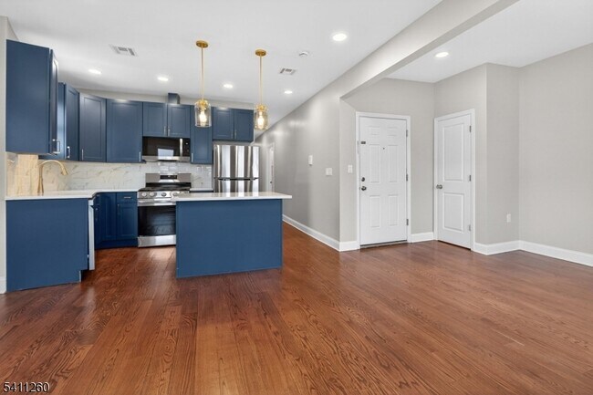 Building Photo - 579 S 12th St