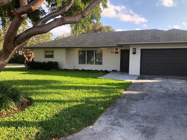 Building Photo - 812 Sevilla Dr