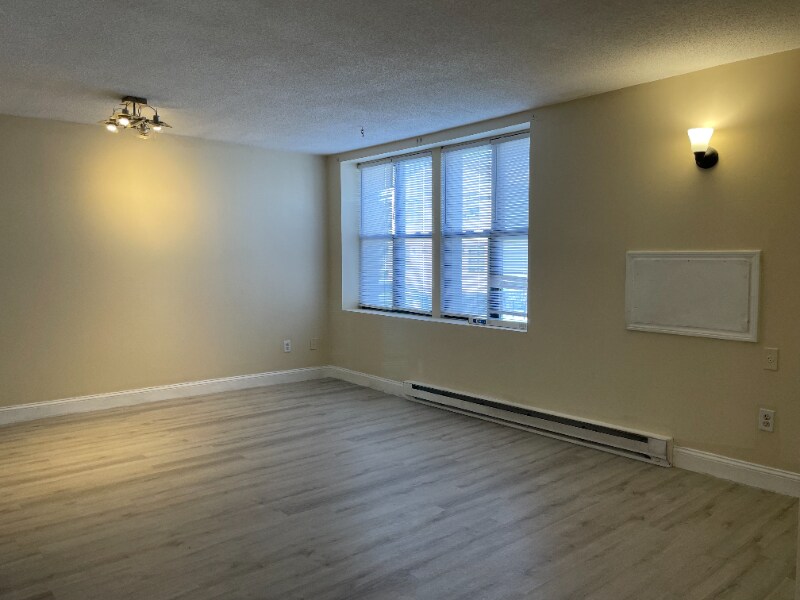 Primary Photo - 112 Murray St