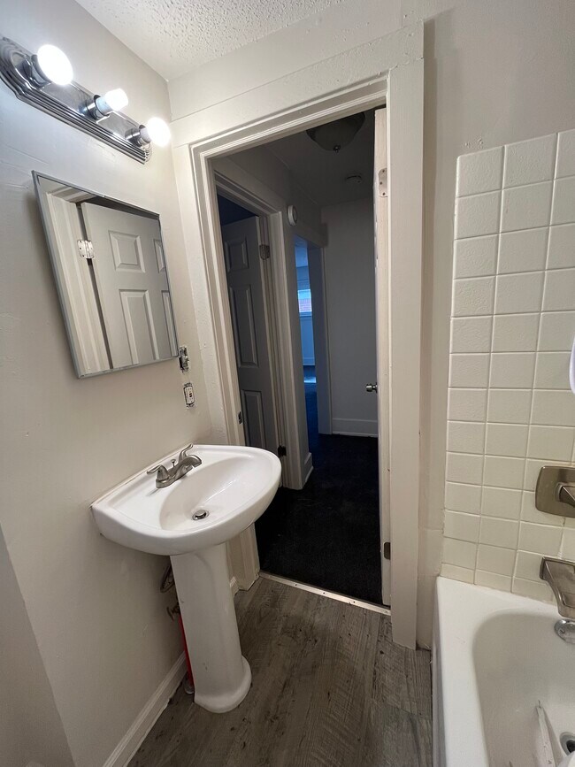 Foto del edificio - 1459 Fort Park Blvd