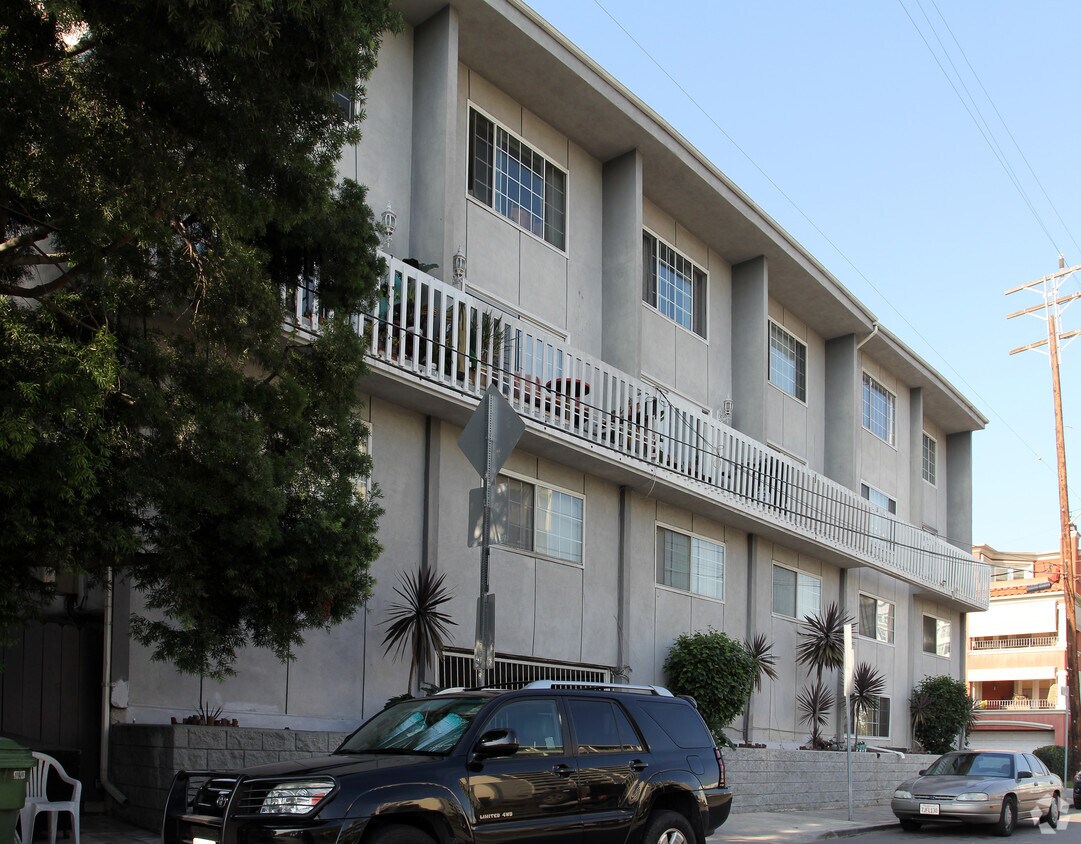 Building Photo - 130 Catamaran St