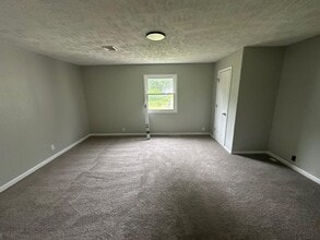 Building Photo - 2105 S Vine St