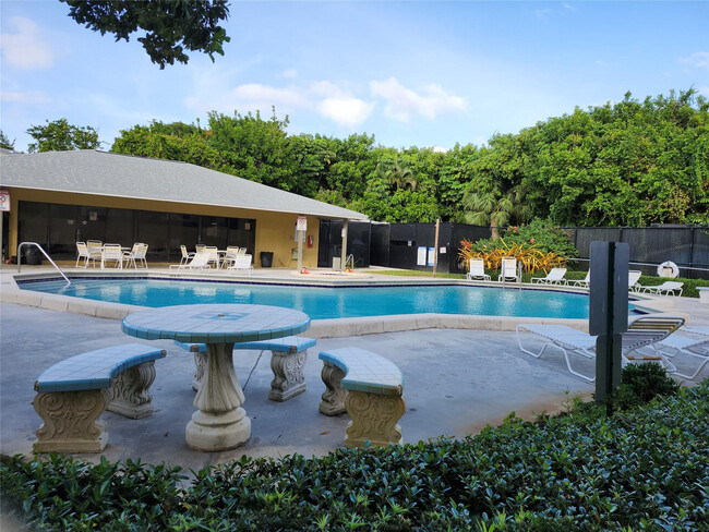 Building Photo - 545 Trace Cir