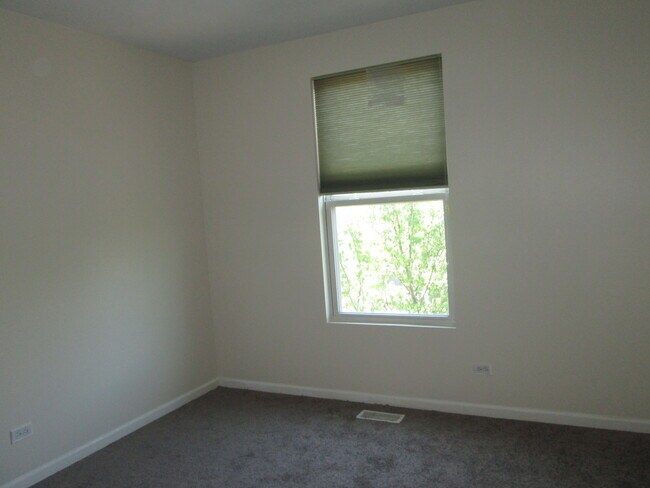 Building Photo - 137 Bristol Ln