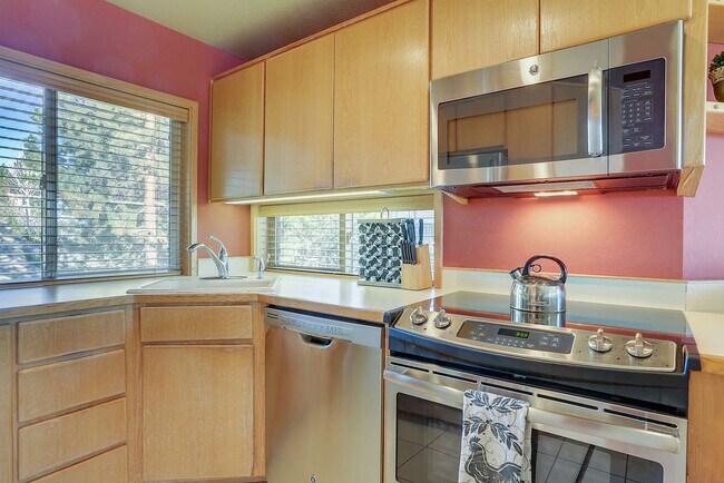 Foto del edificio - 19717 SW Mount Bachelor Dr