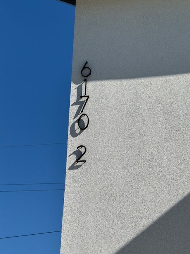 Foto del edificio - 6170 Briercrest Ave