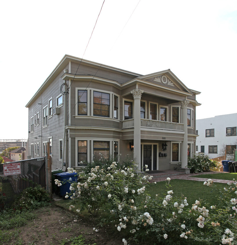 Building Photo - 808 E Edgeware Rd