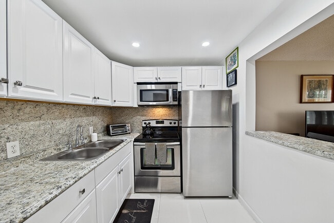 Building Photo - 96 Fanshaw Dr