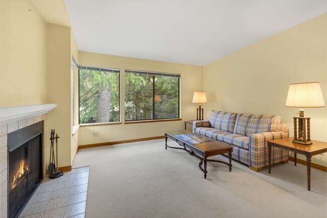 Foto del edificio - 1bed 1 bath water, sewer garbage & parking included Downtown Bellevue