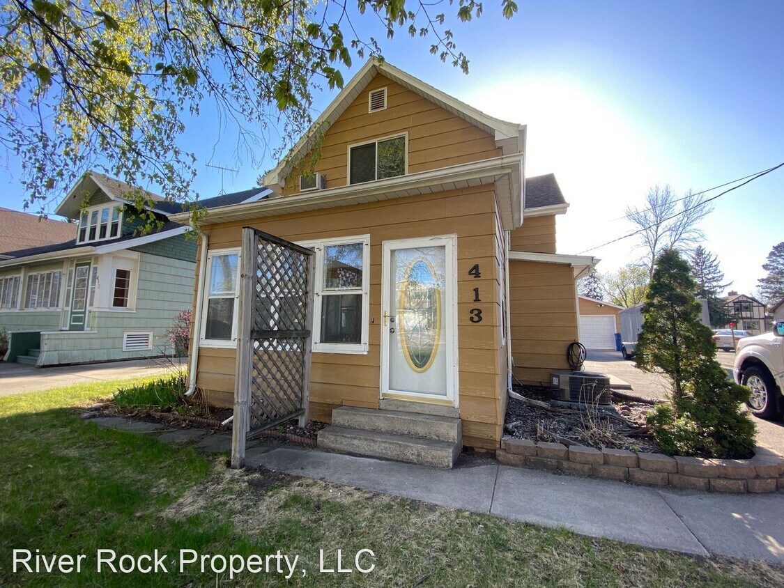 413 11th St S, Moorhead, MN 56560 House Rental in Moorhead, MN
